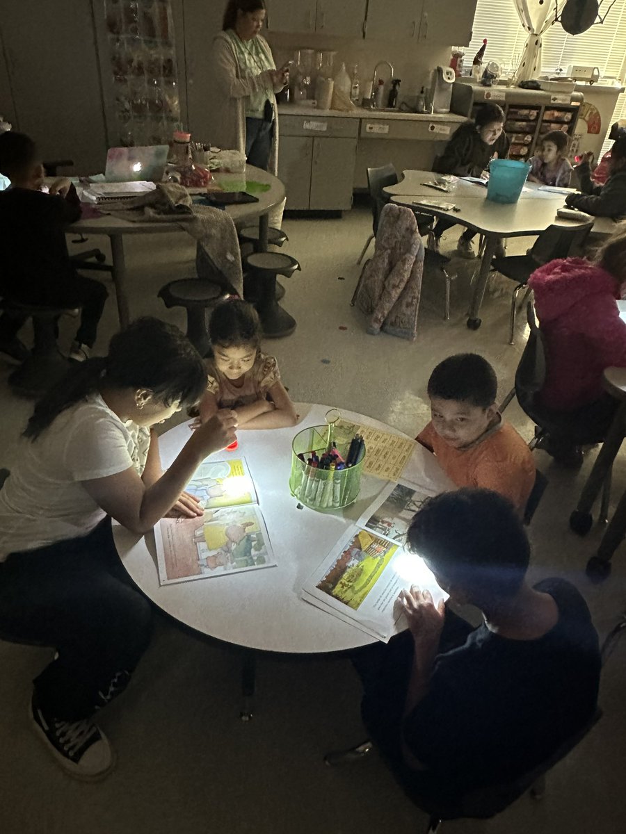 LandronMs's tweet photo. Today, fifth graders did some spooky reading to their first grade buddies! @ParkwayES https://t.co/CfNC6l7gVZ