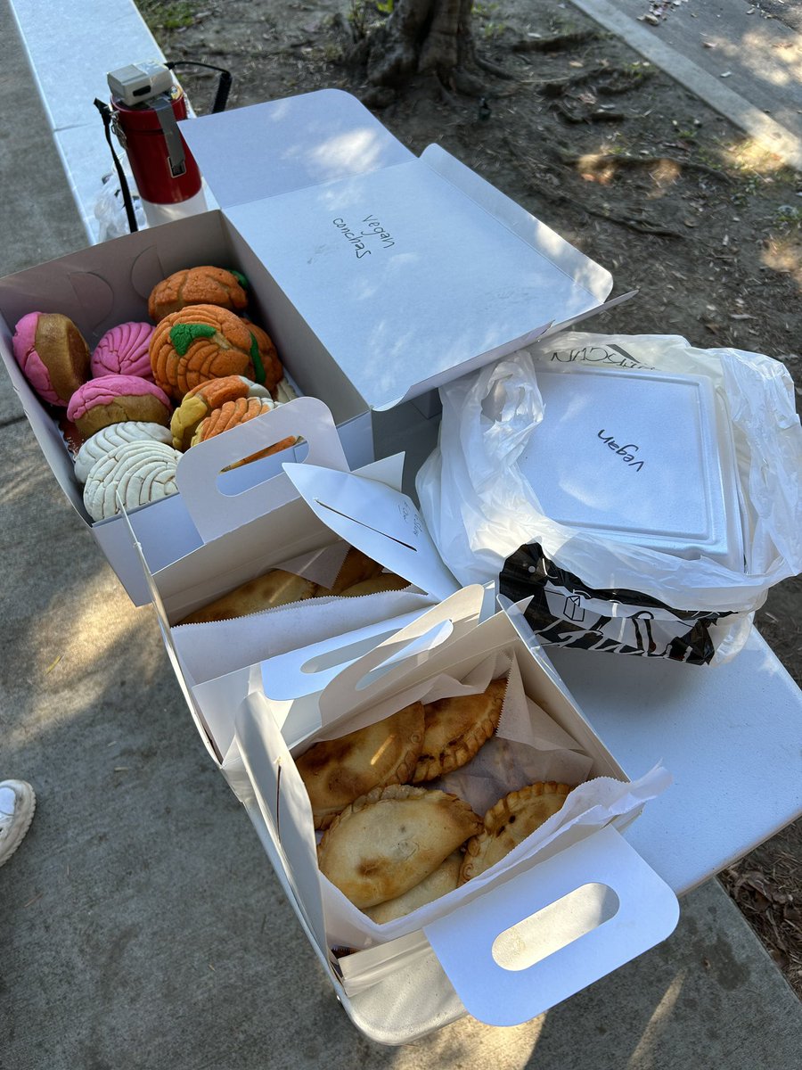 OFMStrike's tweet photo. Today we dropped off some delicious and festive vegan treats and empanadas to the WB picket in LA 

#OFMStrike #SagAftraStrike #SAGAFTRAstrong https://t.co/V7X8vbr1pU