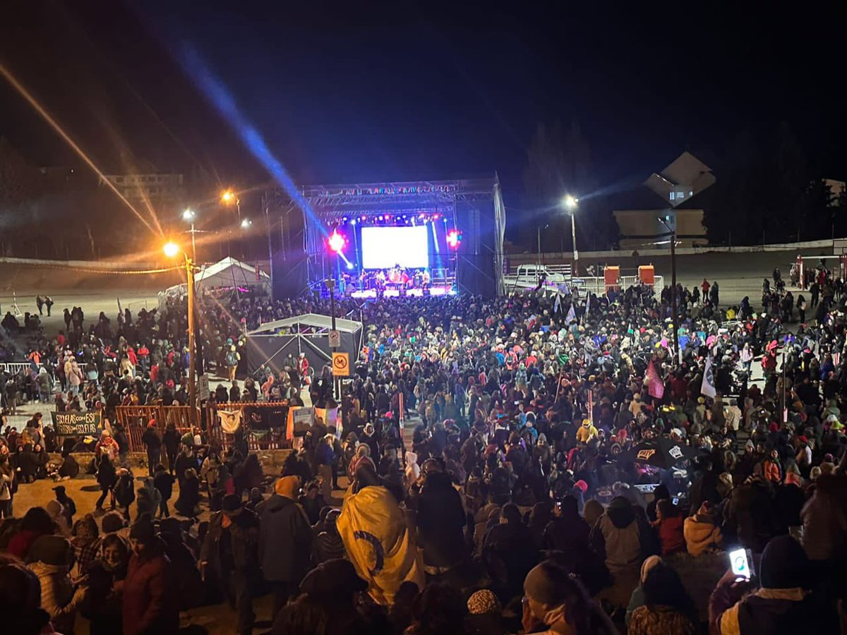 PaulaGimenez_Ok's tweet photo. 36ENCUENTRO PLURI 💜|| BARILOCHE 🏔️

Desde el feminismo y las disidencias populares está naciendo lo nuevo, otra forma de organizarnos, de vivir y de luchar.

Frente a la violencia patriarcal: Sororidad combativa!

NOS VEMOS EN JUJUY💚
Pañuelo verde no vota peluca. https://t.co/IS6wtLDEJi