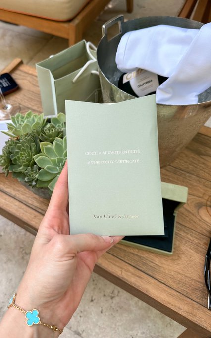 He managed to find a turquoise Alhambra bracelet in gold from 2012! Thank you! Ultimate swoon 🥹🤍 https://t