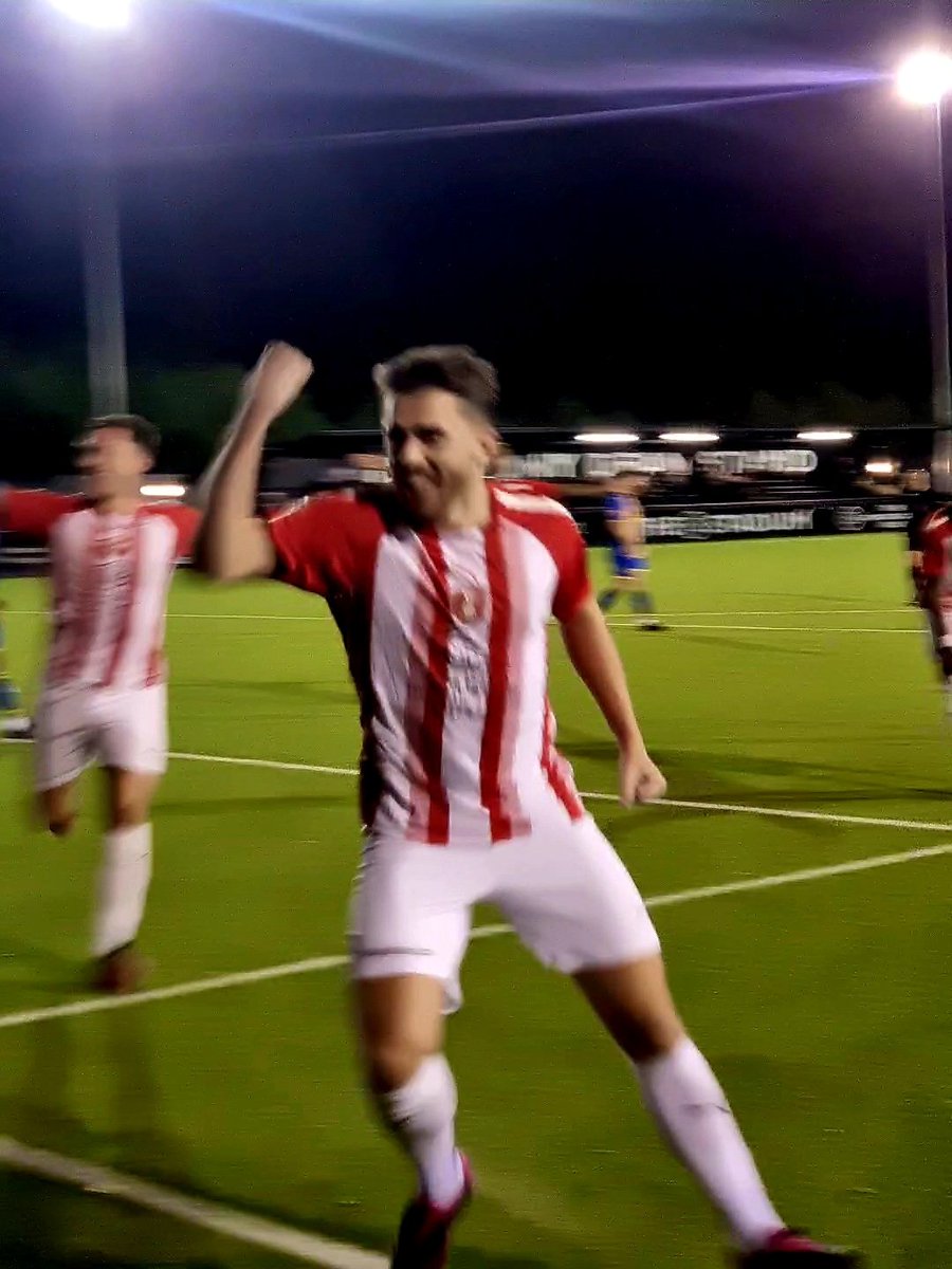 TicketSeason's tweet photo. Bracknell Town 4️⃣🆚️0️⃣ Basingstoke Town.  After Saturdays FA Cup win, an excellent, energetic performance blew Basingstoke away for a comfortable win at Bottom Meadow #coyr https://t.co/nVZI4gyuk9