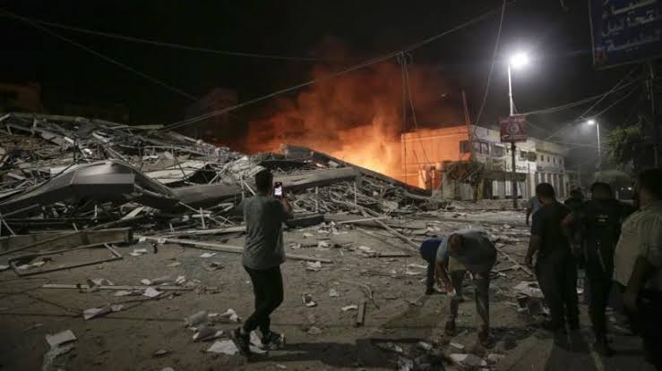 Dünyaya bir daha gelsem; ne kadar tank, tüfek ve silah varsa hepsini eritip saz, cümbüş ve zurna yapacağım.

#PalestineGenocide