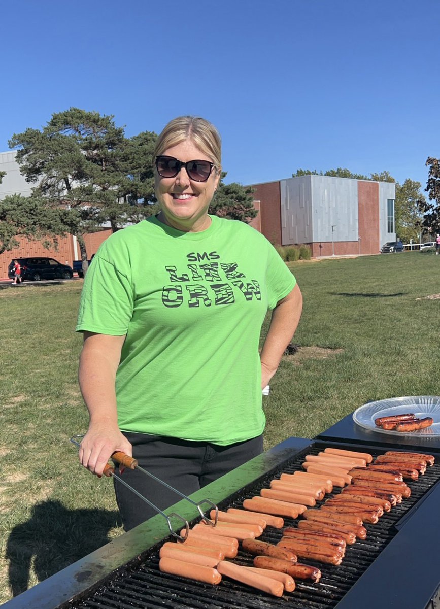 smslinkcrew's tweet photo. What a beautiful afternoon for a Freshman Tailgate! Thanks to all that came out and to our great Link Leaders for bringing food. Shout out to @SMSRaidersAD for the dogs! 
Now let’s GO Freshman football!  @SMSouthTDain  @BoomerangPrjct @counselingSMS @MrsOlson_SMS @SMSMsMorgan https://t.co/NbKaVDZLek