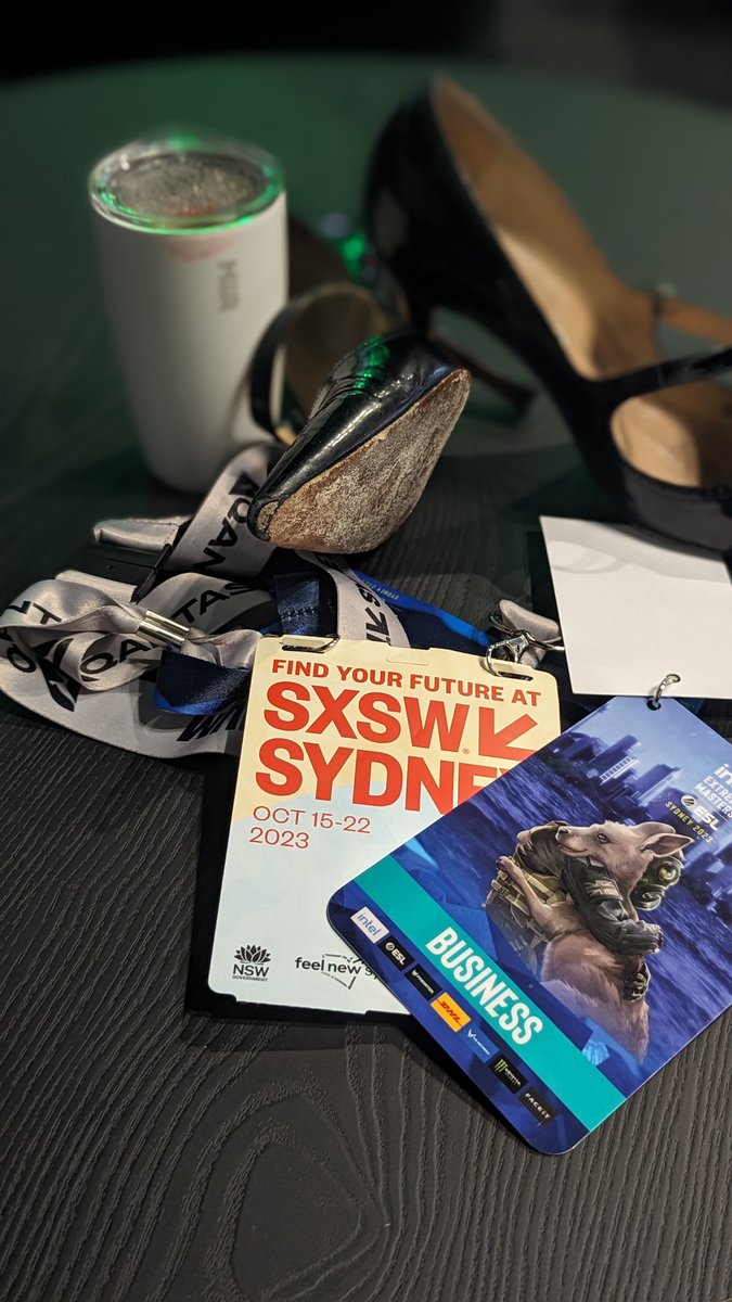 Hanging around at #SXSWSydney with old and new @intel friends ... Waiting to talk tech and pink ponies ... #14thgen