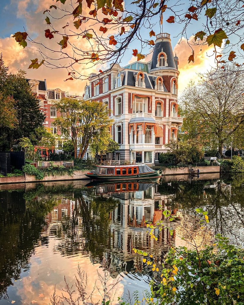 Old World Explorer tweet media