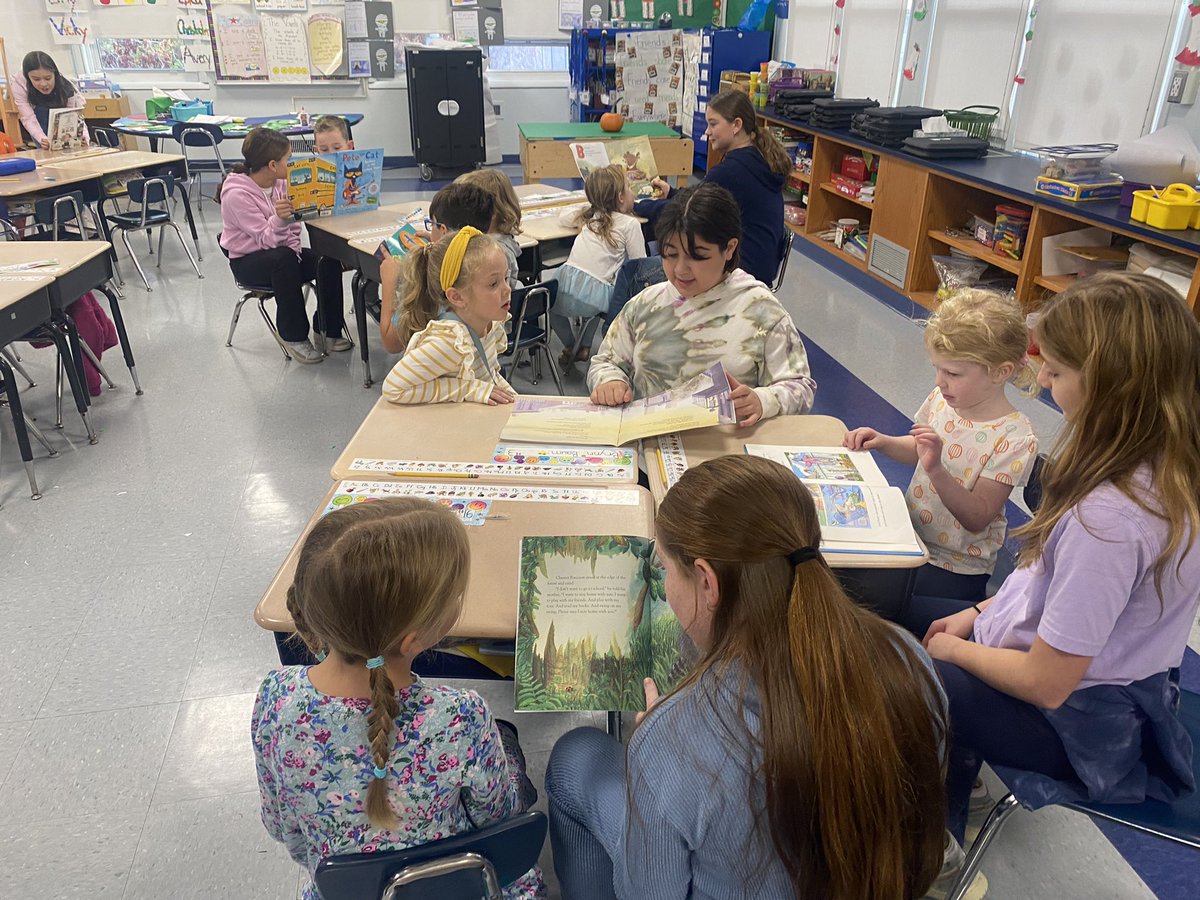 mrs_lang5's tweet image. We had the best day learning besides our Kindergarten Buddies today! We can’t wait to work together again!🎃🥰 #classroomcommunity