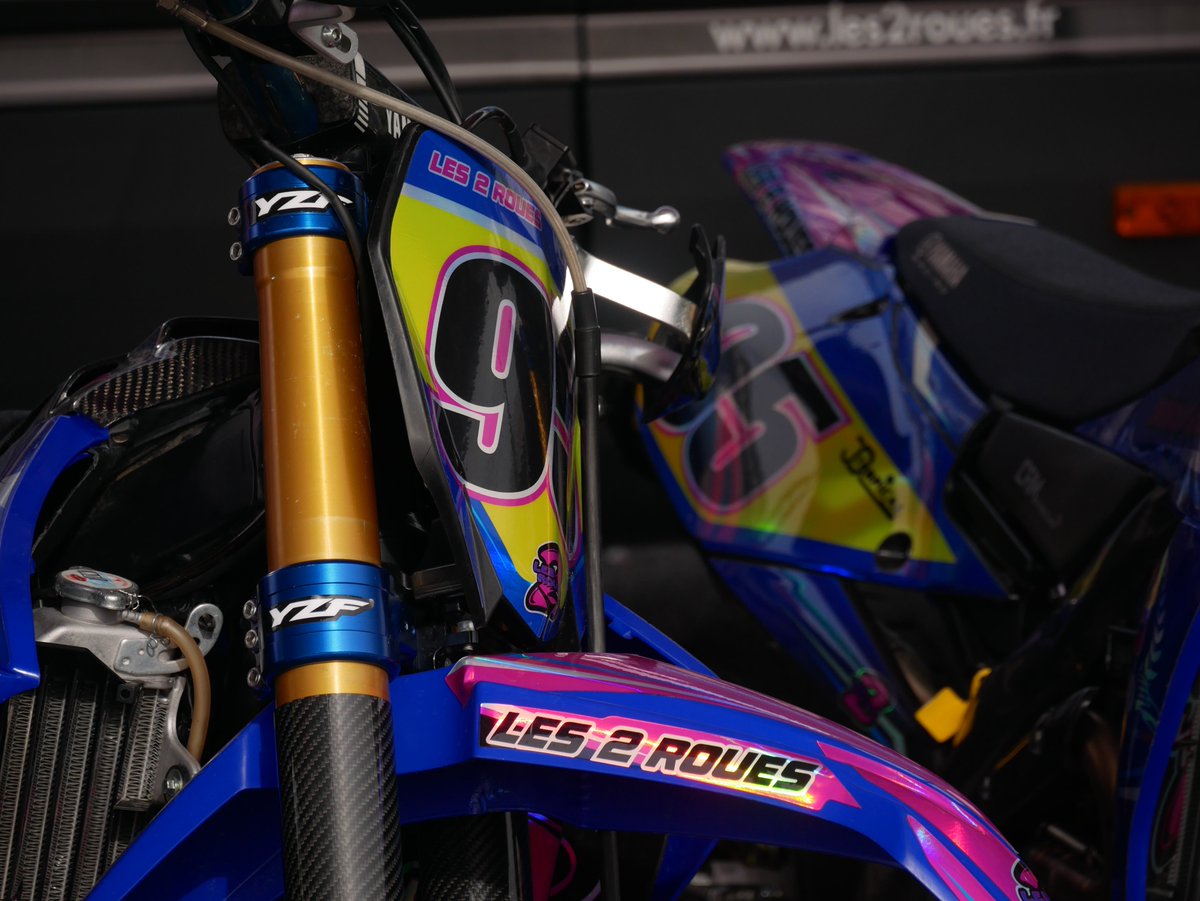 OutOnTrack's tweet photo. 🧤 Mieux vaut super(mo)tard que jamais ? #supermoto #supermotard #dirttrack #offroad #les2roues #yamaha #circuitcarole #davidcheca https://t.co/tLe4Mc6CDY