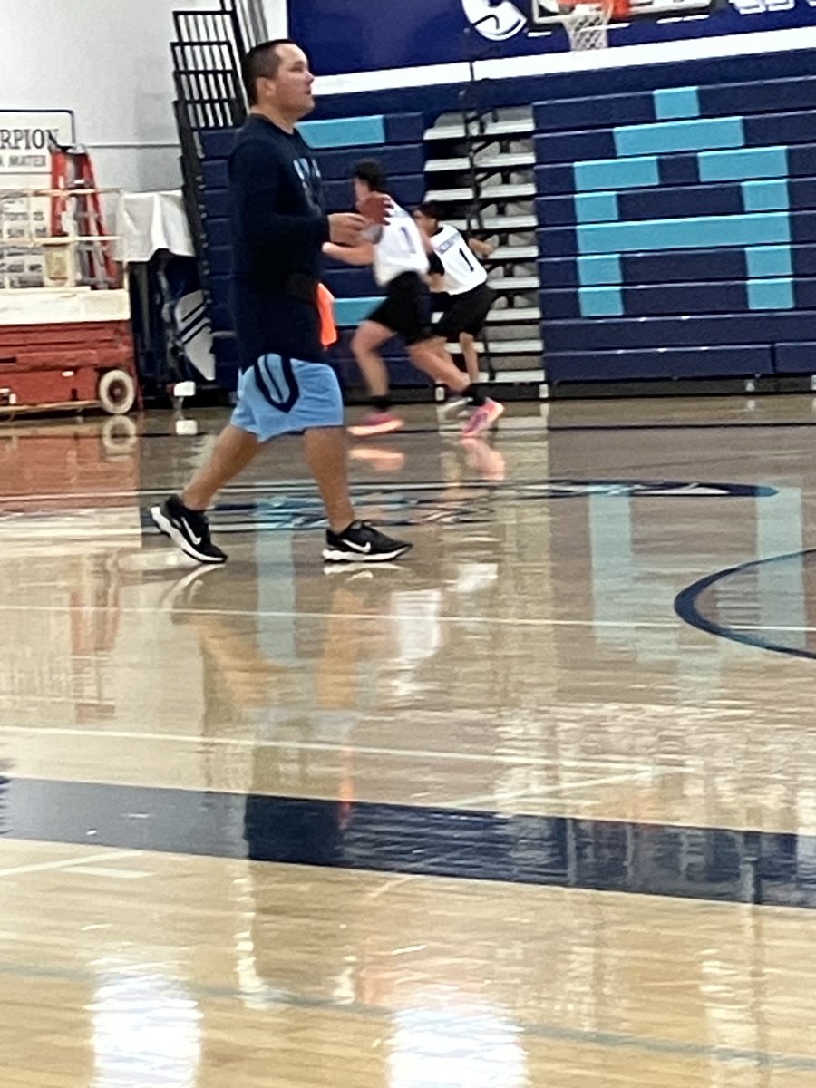 Great to see former ⁦@CLUmBasketball⁩ players leading local HS programs. Today’s edition: ⁦@BrendanGarrett⁩ at Camarillo HS #goKingsmen