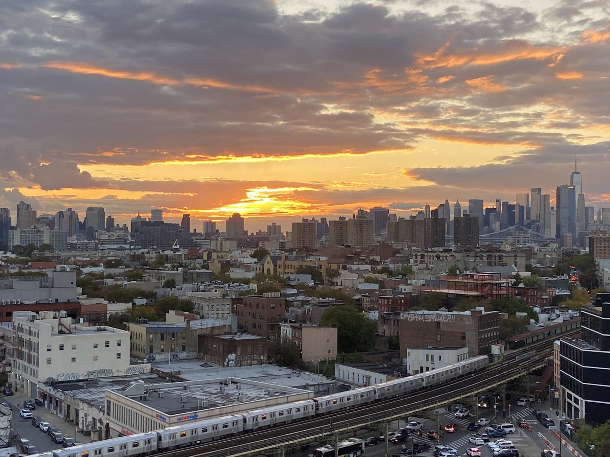 Forever chasing the next sunset 🧡💛🧡 #makesmesmile #sunsets #nature #brooklyn #nofilter