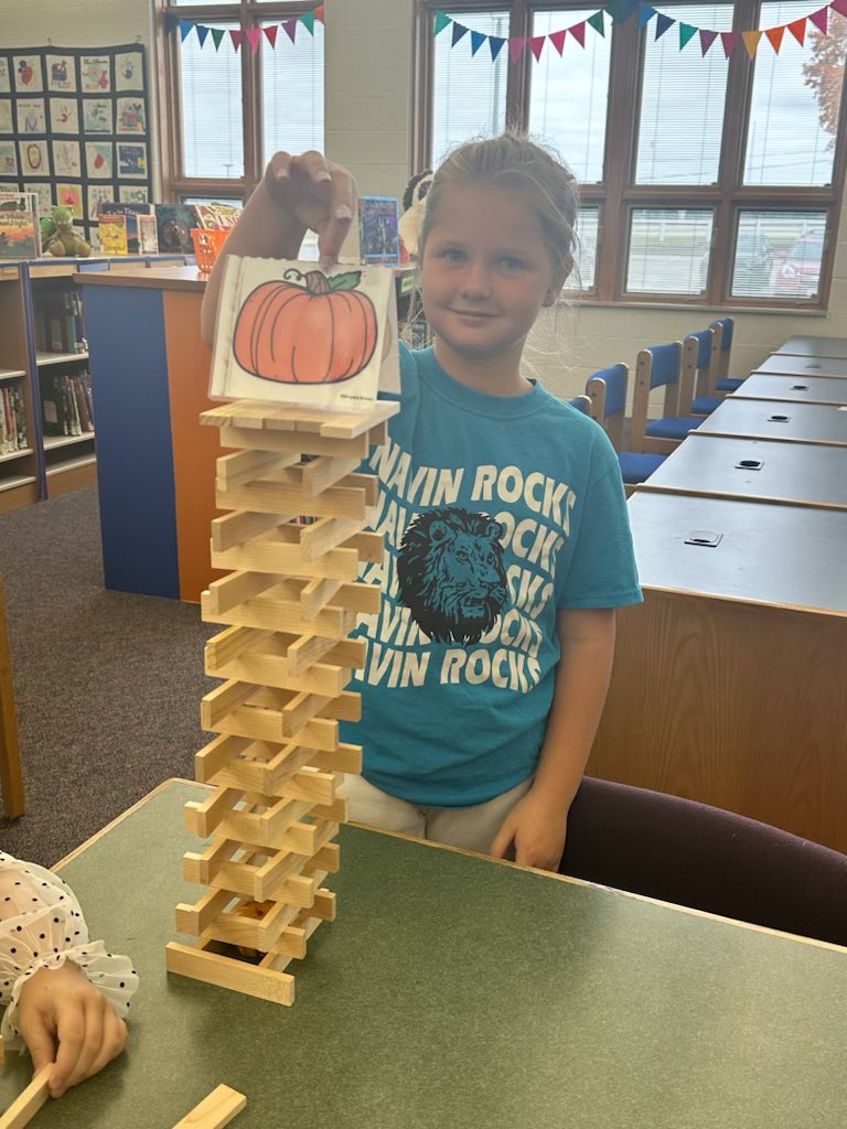 Mrs. Fraker had a seasonal STEM challenge in the Library today! So much FUN! 🍂🎃🍁 <a href="/MarysvilleEVSD/">Marysville Schools</a> #navinrocks