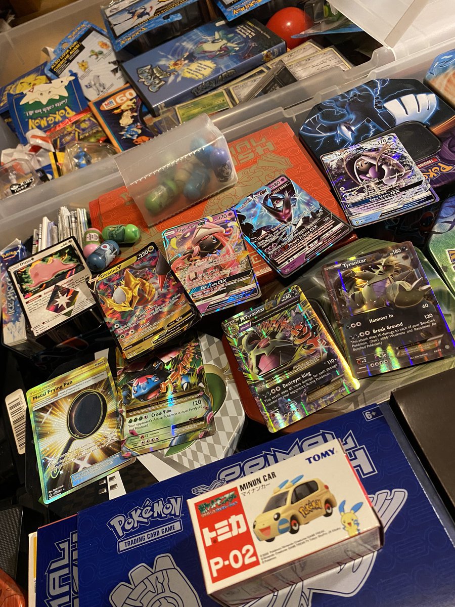 JEB_cs's tweet image. Since everyone’s posting there Pokémon stuff I felt left out, so here’s some stuff I have. I haven’t been into collecting cards since X&amp;amp;Y but I’ll buy a pack from time to time.