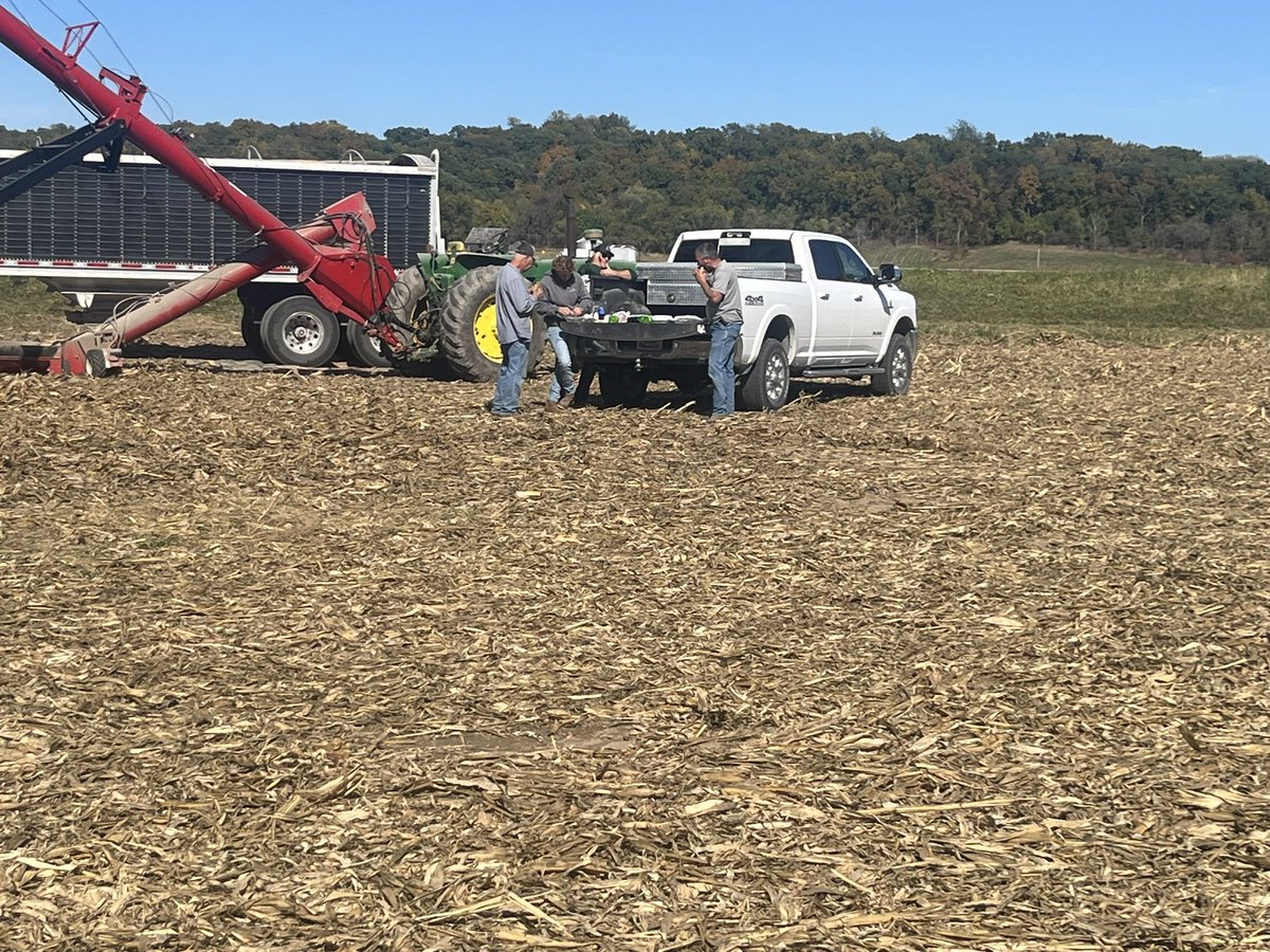 It’s nice working with guys that are passionate and striving for better yields. @lewis_hybrids <a href="/Chris24buckert/">christopher buckert</a> and <a href="/agrilytics/">Advanced Agrilytics</a> <a href="/ryann_harter/">Ryan Harter</a>