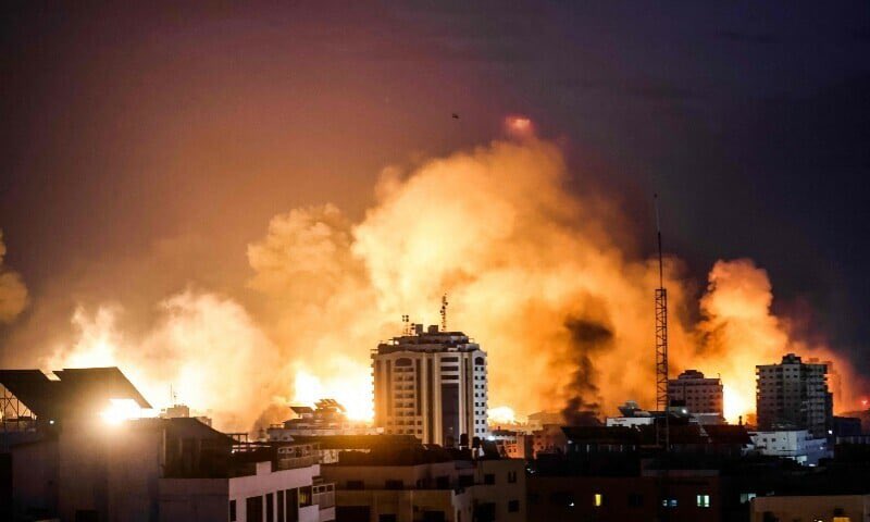 Çocukları, kadınları, masumları, kısacası sivilleri hedef almayı ilke edinen İsrail'in bu sefer de Gazze'de bir hastaneyi bombalaması insanlık tarihine geçen en büyük katliamlardan biridir. Devlet eliyle terörün varlığının en açık göstergesidir. İsrail'i kınıyorum. Bu alçaklığa…