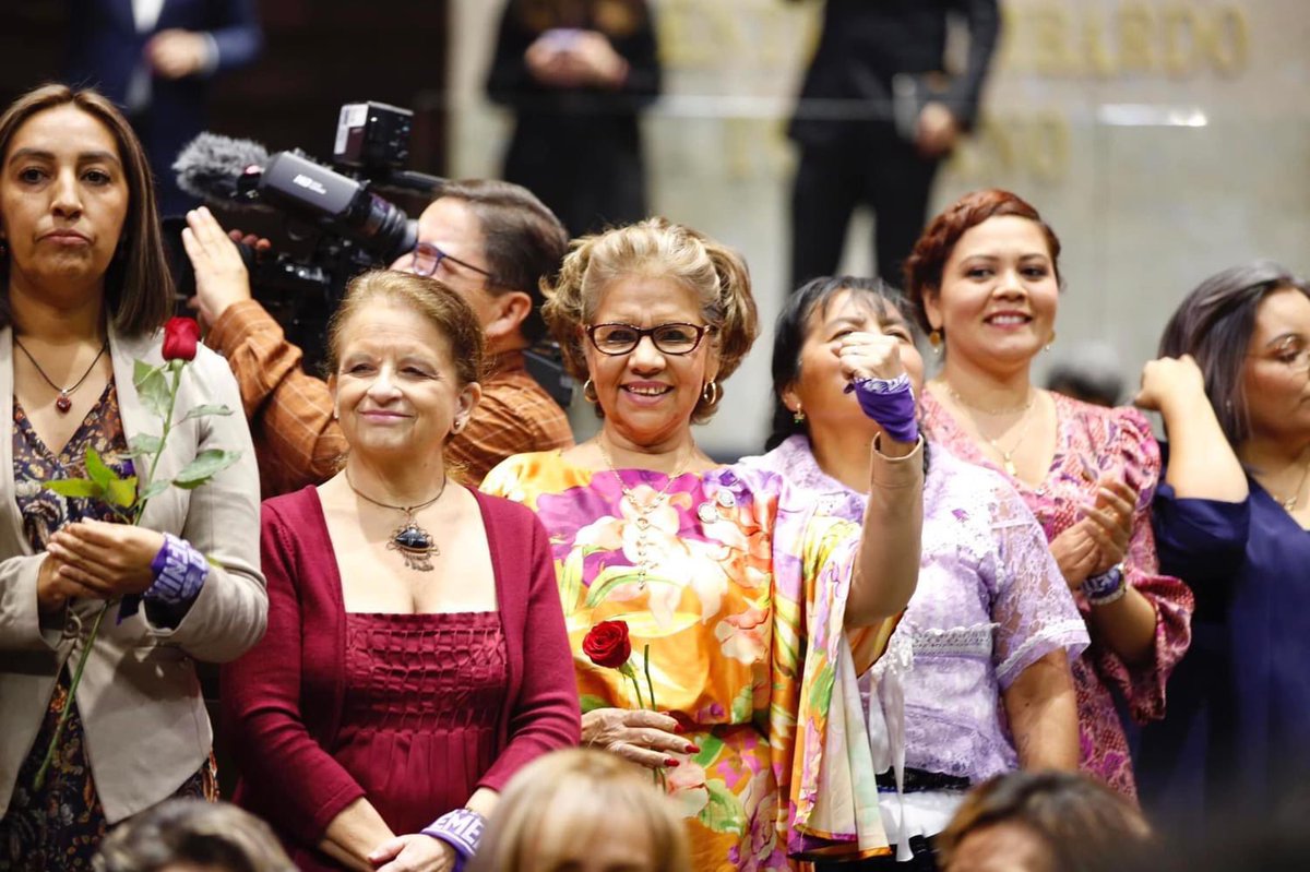 Hoy desde la <a href="/Mx_Diputados/">H. Cámara de Diputados</a> participo orgullosa de la sesión solemne con motivo del #70AniversarioVotoMujer donde celebramos la valiente lucha de las mujeres por el reconocimiento de nuestros derechos políticos. #TiempoDeMujeres💃🏽💪🇲🇽
