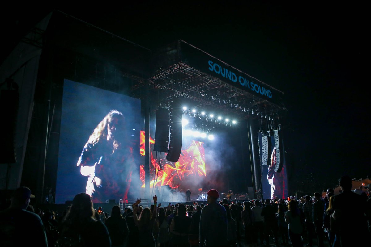 More up-close shots of our MTN HD+ main stage with 80 x 40 video wings at last month’s @soundonsoundCT Music Festival!  

With a total capacity of 489,000 lbs, our HD+ can accommodate nearly any size show. For further information see bit.ly/mountain-produ…