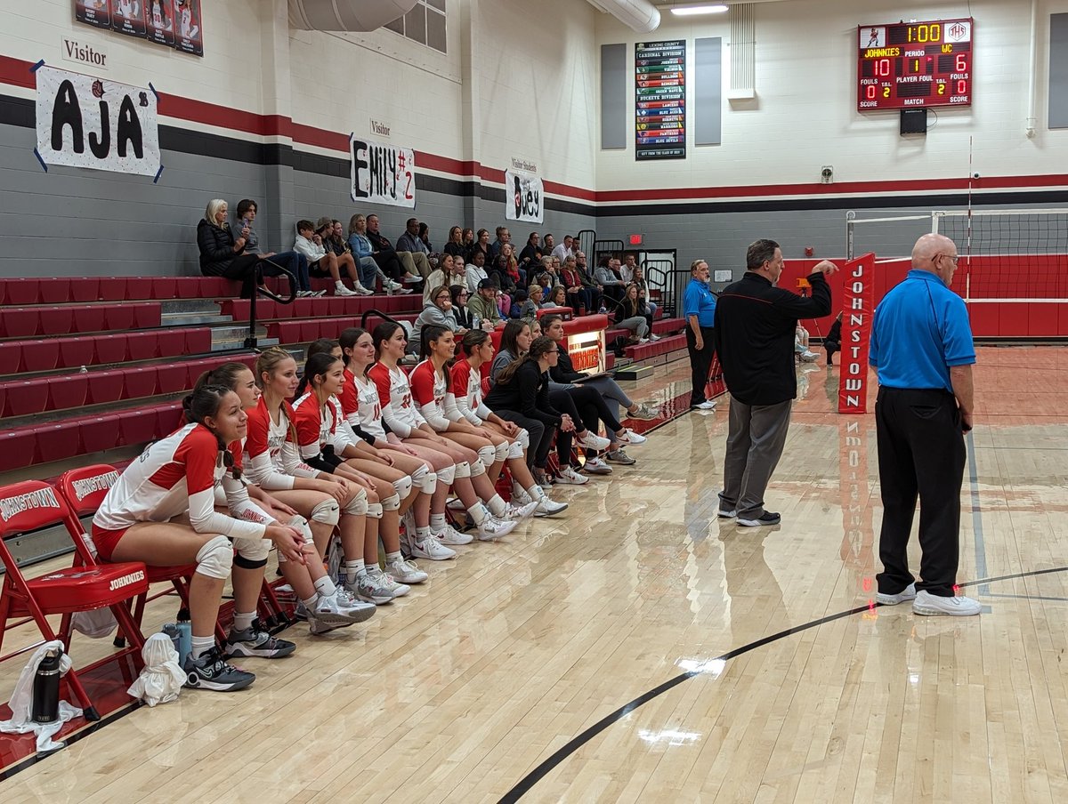 D-III 🏐 Tourney Update:
Johnnies take the first set over Worthington Christian by a score of 25-15 🙌