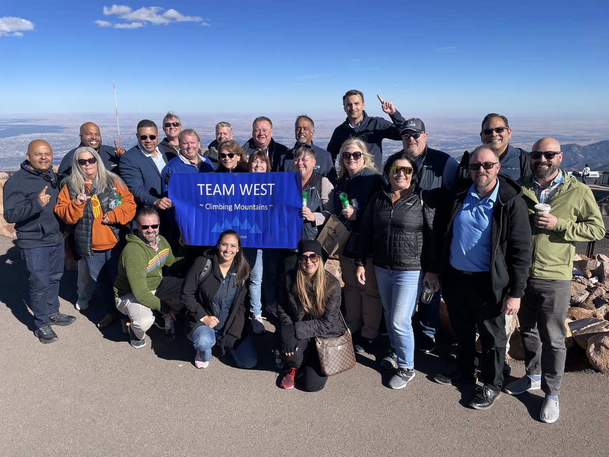 Team West Lines on Pikes Peak! What a great day for team building! ⁦@jacquikey⁩ ⁦@DJKinzelman⁩ ⁦@GBieloszabski⁩ ⁦@DBP_sfo⁩ ⁦@espresso613⁩