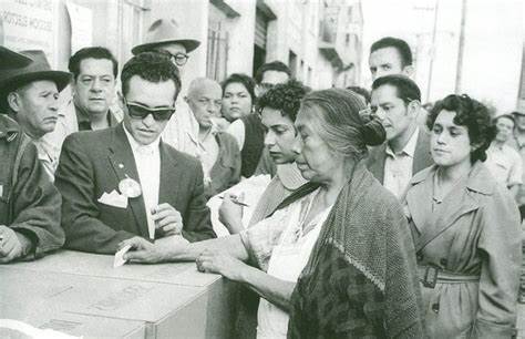 SNietoCastillo's tweet photo. Hoy conmemoramos #70 años del reconocimiento del derecho al voto de las mujeres en México. Fecha en que fue posible por primera vez que pudieran votar a nivel federal, así como participar para ser electas como candidatas a un cargo de elección popular. https://t.co/3nIS7ST8S2