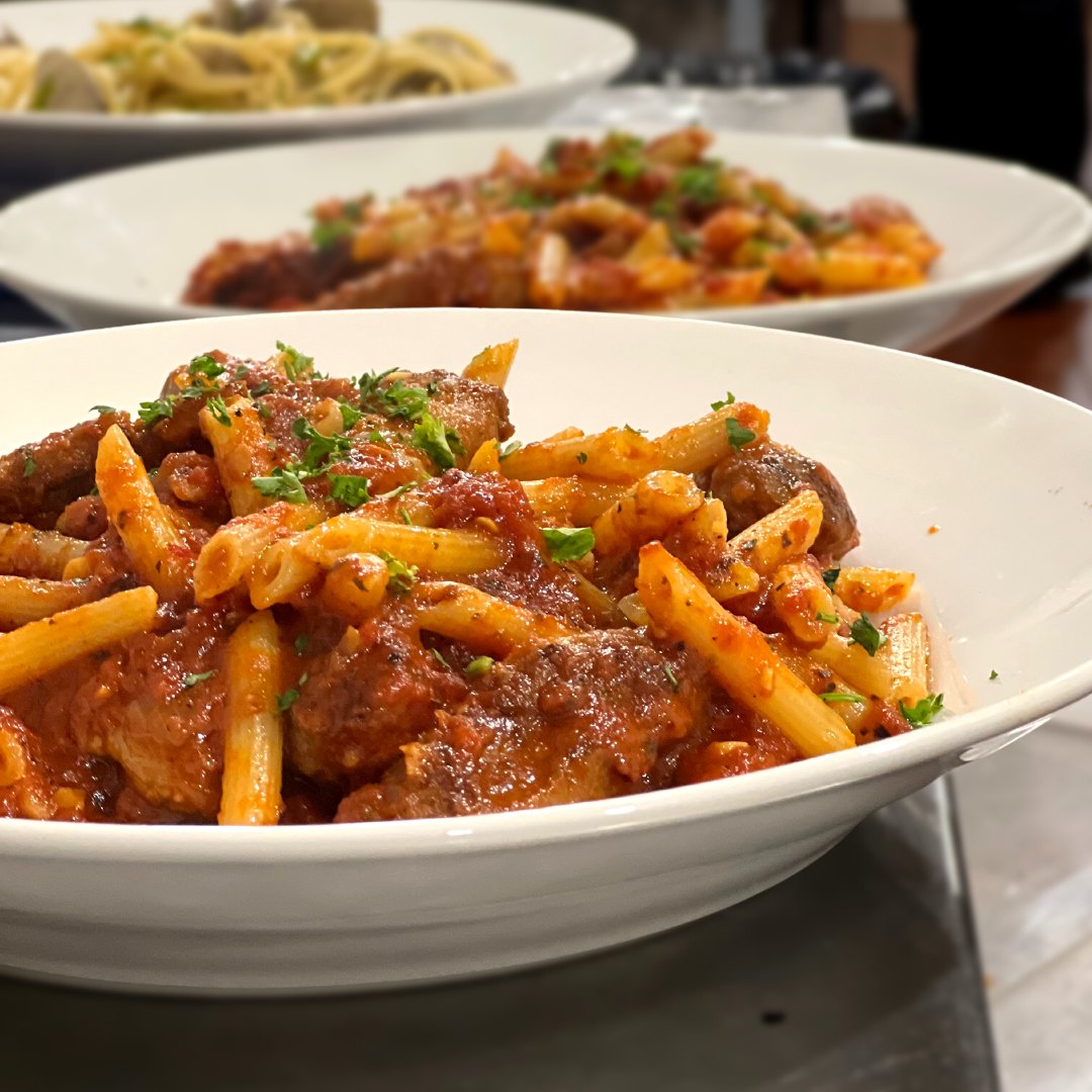 A Penne for your thoughts? 

#LaPiazza #LaPiazzaAllegra #hamiltoneats #eathamont #hamiltonishome #italianhamilton #cateringhamilton #menu #foodhamilton #hamont #pickuphamilton #suportlocal #supporthamilton #instapasta #spicy #italian #italiansausage #tomatosauce #pennepasta
