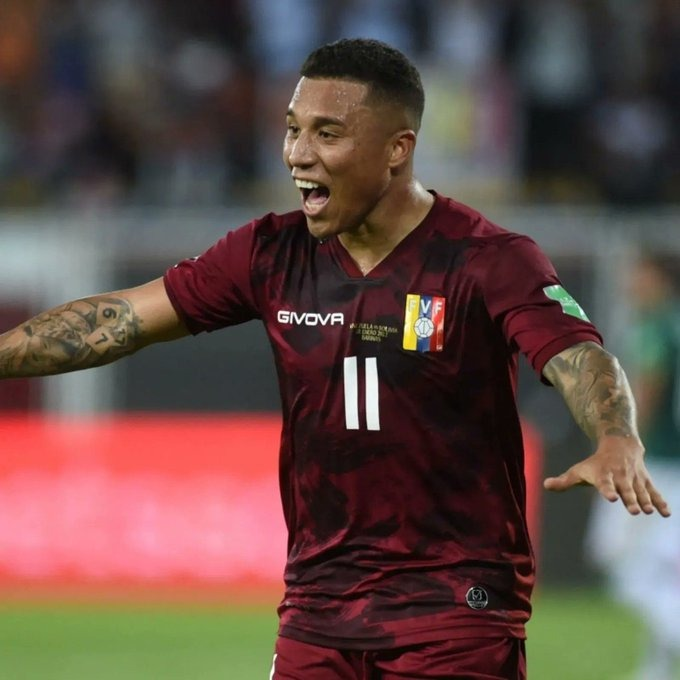 ¡Cada vez más cerca del mundial! ⚽️🌎

En un partido sin presendentes y a casa llena, la selección Vinotinto golea por tercera vez a Chile.😎🥳

¡VAMOS VENEZUELA! 

🇻🇪 3 - 0 🇨🇱

#DiálogoDePaz