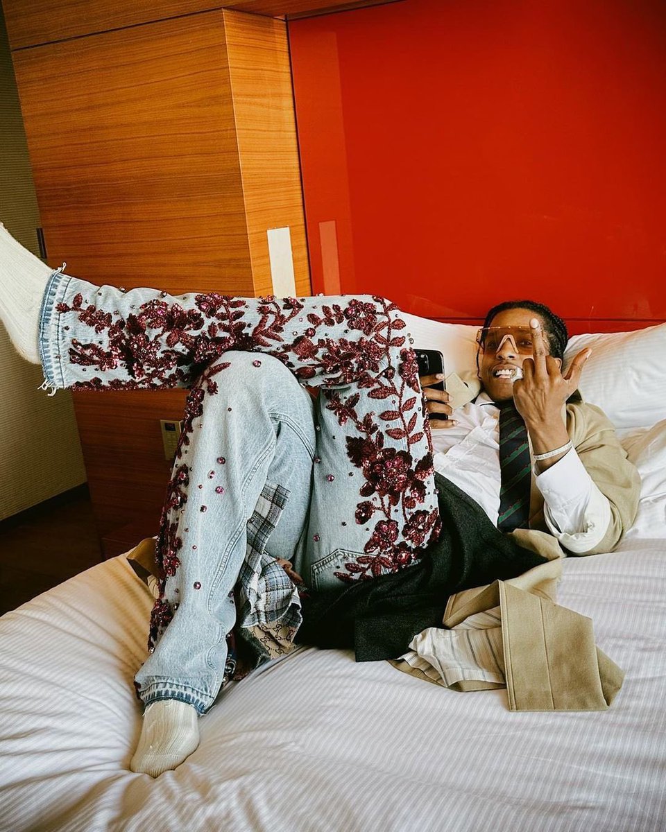 Outlander Magazine tweet media