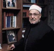 "فإذا احتدمت المعركة بين الحق والباطل حتى بلغت ذروتها، وقذف كل فريق بآخر ما لديه ليكسبها، فهناك ساعة حرجة يبلغ الباطل فيها ذروة قوته، ويبلغ الحق فيها أقصى محنته، والثبات في هذه الساعة الشديدة هو نقطة التحول، والامتحان الحاسم لإيمان المؤمنين سيبدأ عندها، فإذا ثبت تحول كل شيء عندها