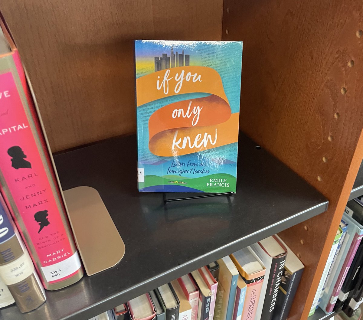 My book - ɪғ ʏᴏᴜ ᴏɴʟʏ ᴋɴᴇᴡ: ʟᴇᴛᴛᴇʀs ғʀᴏᴍ ᴀɴ ɪᴍᴍɪɢʀᴀɴᴛ ᴛᴇᴀᴄʜᴇʀ was released in September 2022 — In a year, 4,500+ copies have been sold throughout the US &amp; Canada.

Thank you so much for your support &amp; for reading our stories. ♥️🙏🏽 #IfUonlyKnewBook