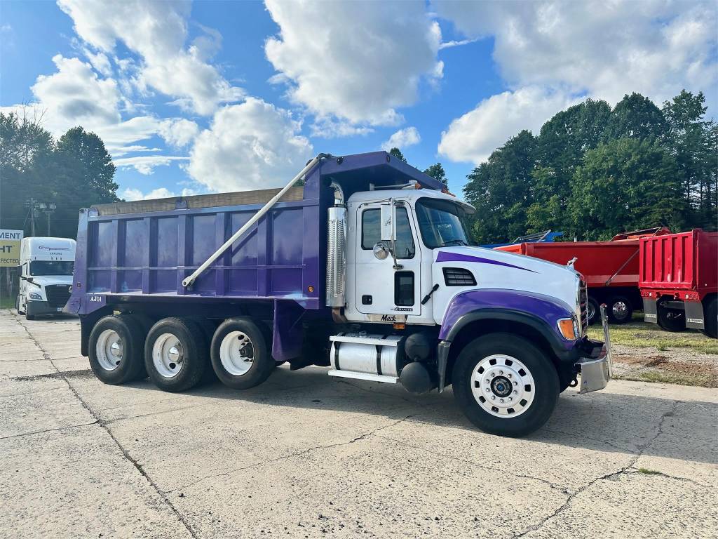 EquipmentTrader's tweet image. Trucking professionals, take notice! This 2004 Mack Granite CV713 is the ultimate workhorse. With its 16-foot steel bed and Eaton Fuller Transmission, it's ideal for tackling the most demanding tasks! 🌟 📈

#MackTruckForSale #HeavyHauling #TruckForSale

brnw.ch/21wDC2e