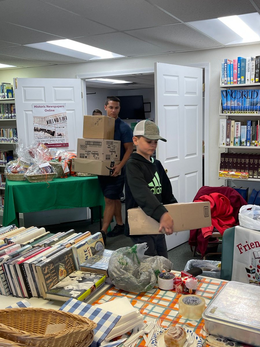 HermitageSchool's tweet image. Thank you to @hermitagefbla ms & hs members for assisting at the Hickory Co Public Library yesterday. They moved boxes of books and tables as the Friends of the Library sale wrapped up. 📚💪💜💛💯 #libraryservice #HornetWorkers #ACenturyofExcellence #WeAreHermitage