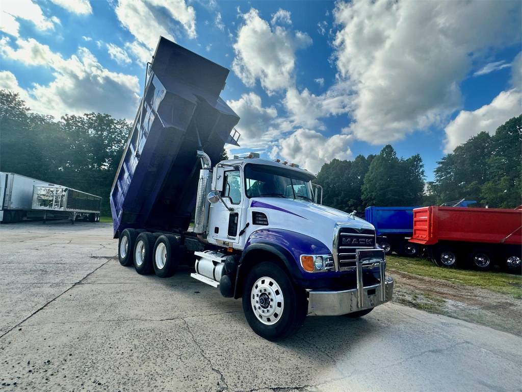EquipmentTrader's tweet image. Trucking professionals, take notice! This 2004 Mack Granite CV713 is the ultimate workhorse. With its 16-foot steel bed and Eaton Fuller Transmission, it's ideal for tackling the most demanding tasks! 🌟 📈

#MackTruckForSale #HeavyHauling #TruckForSale

brnw.ch/21wDC2e