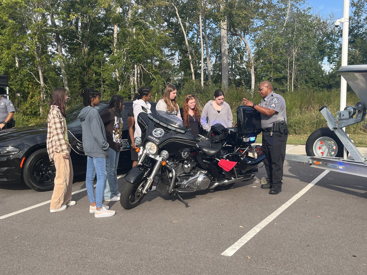 COA_Dolphins's tweet photo. Public Safety Day was held at COA - Currituck earlier last week.
๐ฌ๐งก๐
Students from various schools within our seven-county service area came to learn about public safety careers and programs offered.ย
#COACommunity #Great58 #TransformYourTomorrow #BetterSkillsBetterJobs https://t.co/FSmXfhRK5z