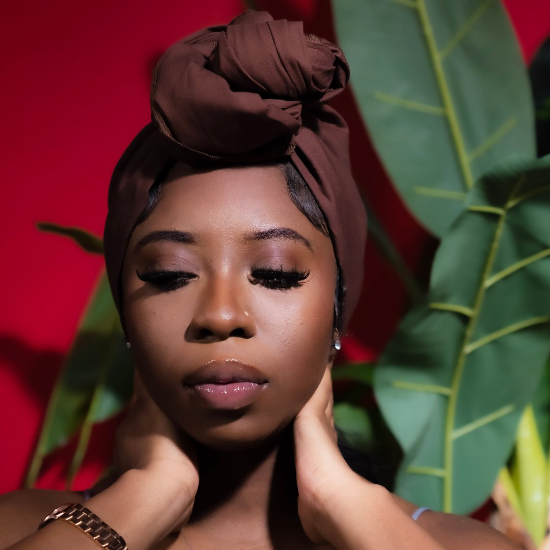 RayneEssentials's tweet image. Wrap your worries away with this solid head-turner! 🎀✨ Say goodbye to bad hair days and hello to effortless style with our fabulous solid Mocha head wrap. 💁♀️💯 Don't believe us? Try it out and tell us what you think! 😄👇 Shop our Mocha Headwrap at raynehairessentials.com.