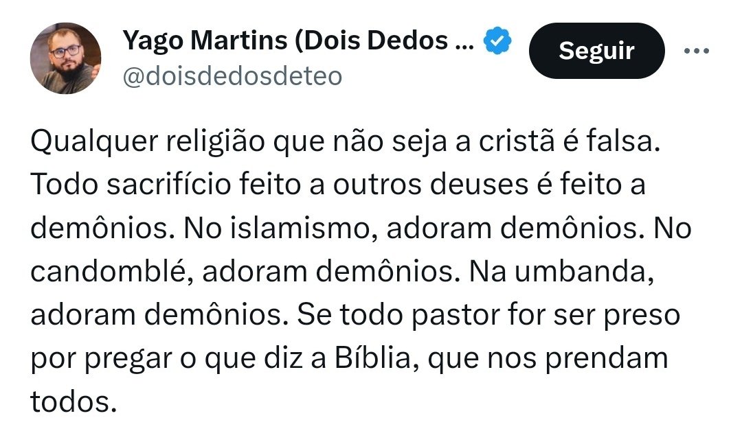 vinicios_betiol's tweet photo. ATENÇÃO: o pastor bolsonarista, Yago Martins, resolveu expor em redes sociais o que os fundamentalismo religiosos costumam fazer escondido só dentro de suas igrejas. Em sua fala, atacou a umbanda, o candomblé e o islamismo. Ele diz seguir a Bíblia, mas os talibãs também dizem agir em nome do Alcorão. Assim como os talibãs, esses radicais "evangélicos" estão ocupando espaços em diversos seguimentos da sociedade. Esse é o plano da extrema direita para transformar o Brasil em uma teocracia de extrema direita. Se cochilarmos, acordaremos no Afeganistão da América. Enquanto ainda somos um Estado laico e a intolerância religiosa é crime, vamos denunciar esse sujeito. Ele precisa responder por seus atos.