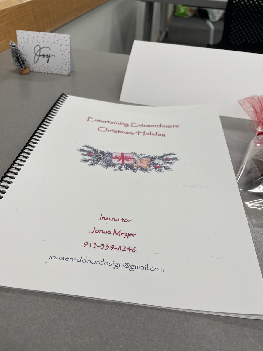 It’s never too early to prep for the holidays! #lifelonglearner #reddoordesign #jccc