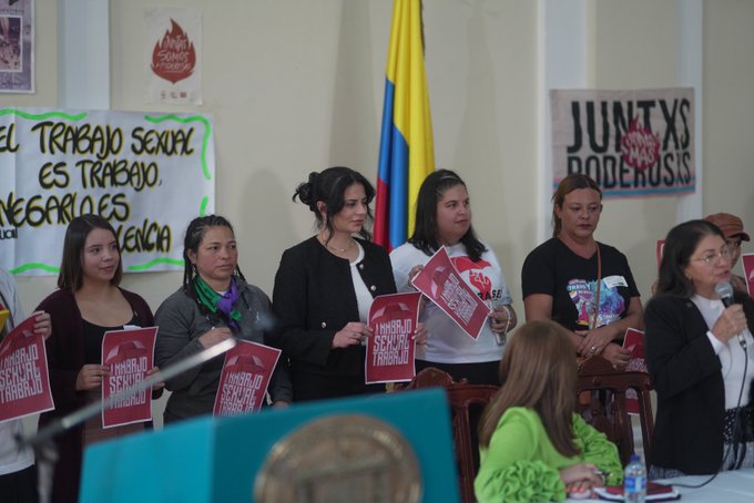 Hoy fue un d&iacute;a hist&oacute;rico para las trabajadoras sexuales de Colombia.   Hoy por primera vez en la historia<a href="/tag/desnuda"class="tags"><span>#desnuda</span></a>