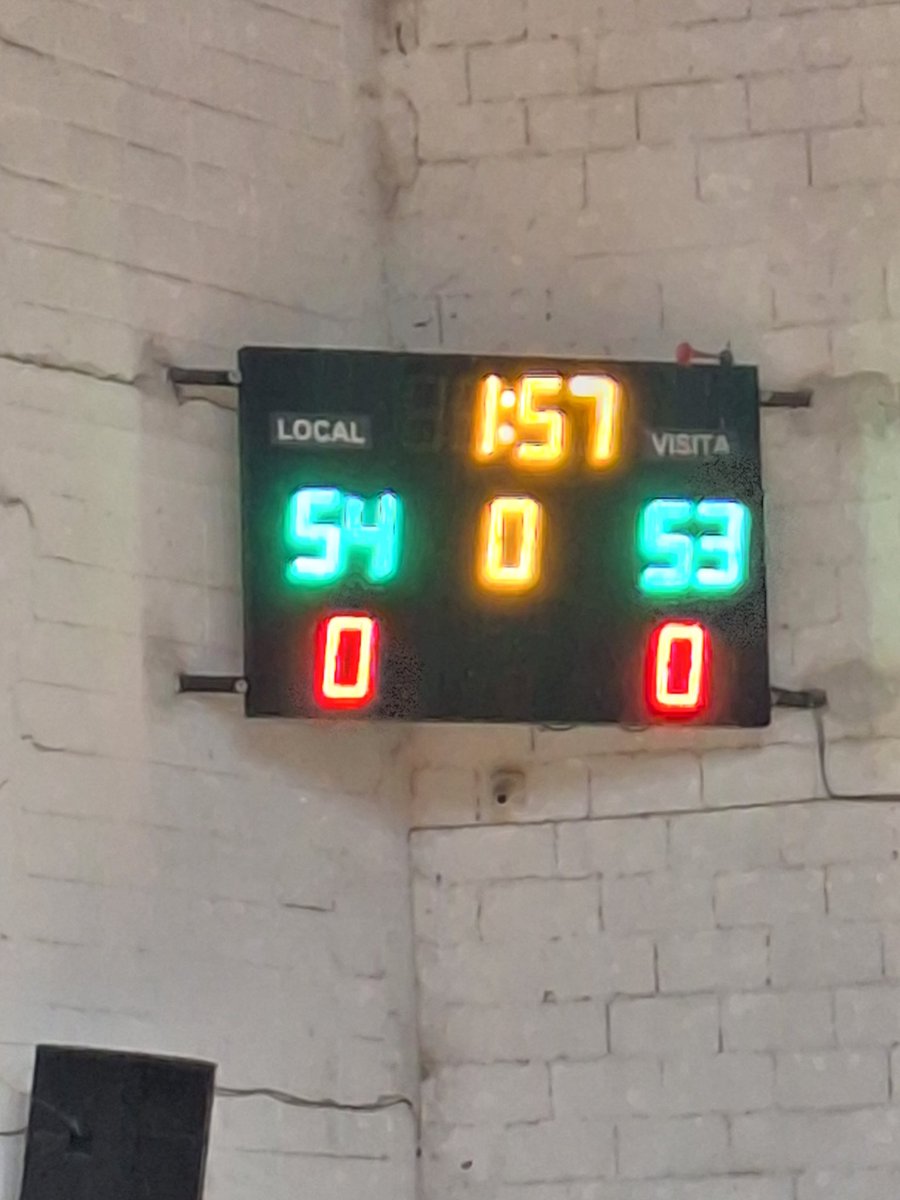 CVerdirrojo's tweet image. Final del tercer cuarto

#Verdirrojo   54
#Sayago        53

Que partido  !!!

Vamos los pibes  👏