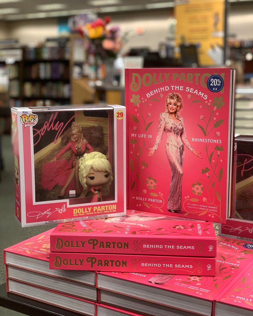 “If you don’t like the road you’re walking, start paving another one”…to your local B&N for Dolly’s newest book!

#dollyparton #newbooktuesday @tenspeedpress @BNBuzz #rhinestones #country #fashion
