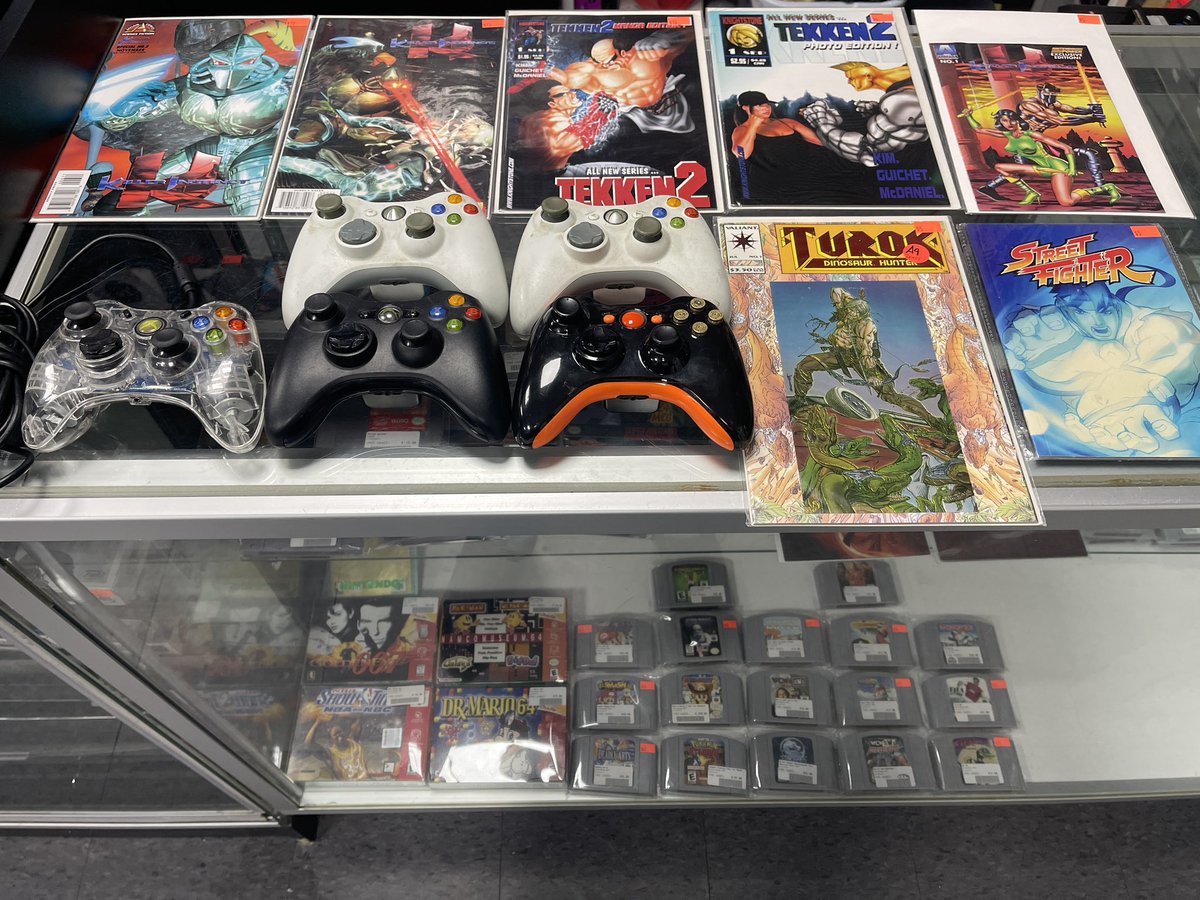 ArcadeBrooklyn's tweet photo. Some donated items. (No we are not buying comics). #xbox360controller and more. https://t.co/r40eR6G1DN