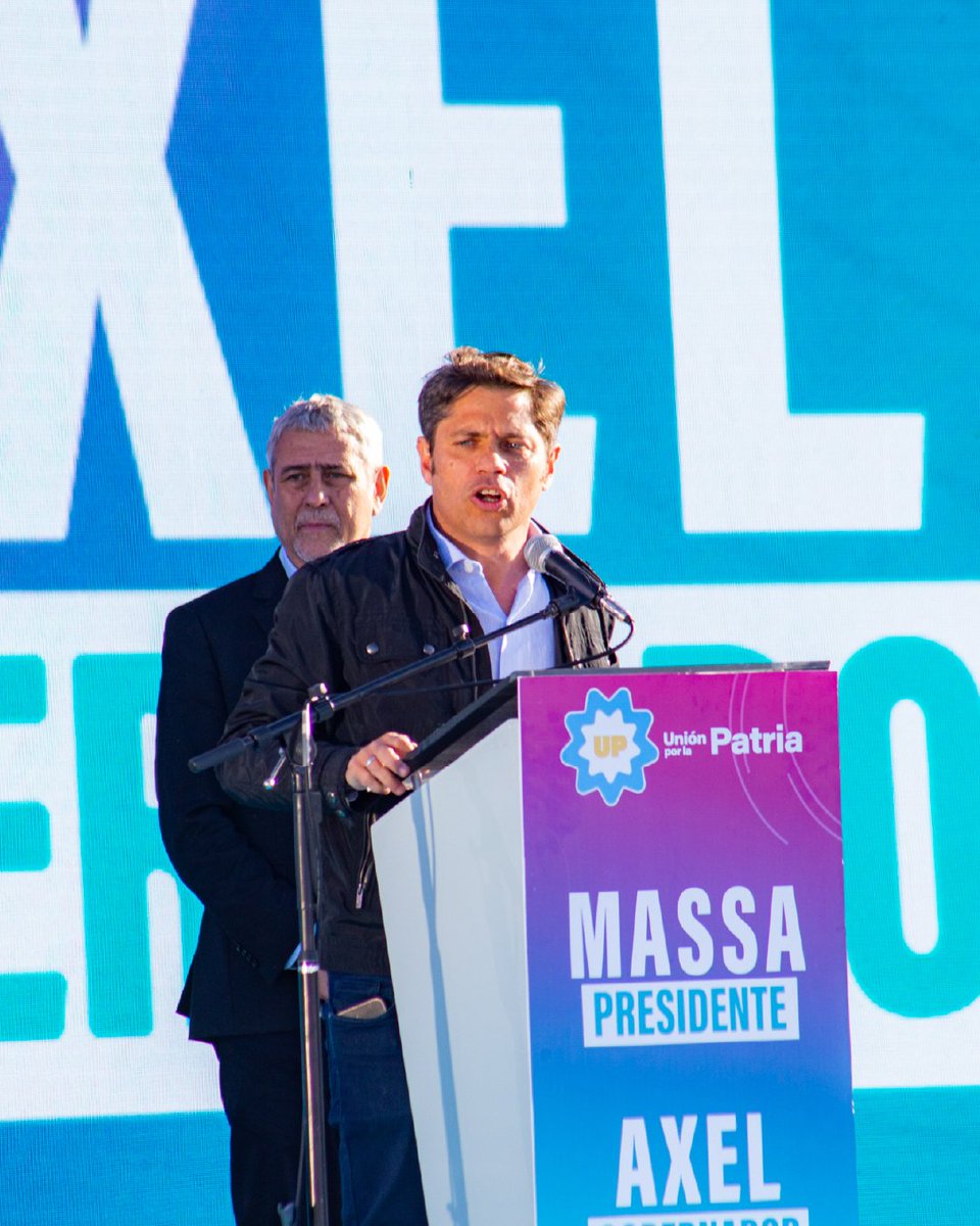 Movimiento_Mayo's tweet photo. Acompañamos al Ministro de Economía y candidato a Presidente, Sergio Massa, al Gobernador Axel Kicillof y al intendente de Avellaneda, @jorgeferraresi en el cierre de campaña, del Gobernador, en marco del Dia de la Lealtad. https://t.co/KhX6OnD3aM