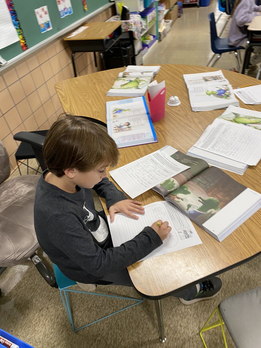 Mrs_HaleBCPS's tweet photo. Technology is great and all, but sometimes itβs nice for kids to just grab a real book and turn some pages πππ @Prettyboyes1 @NicoleKNorris @JeffTessierBCPS #ReadtoSelf #WriteaboutReading https://t.co/DJSudUMbxQ