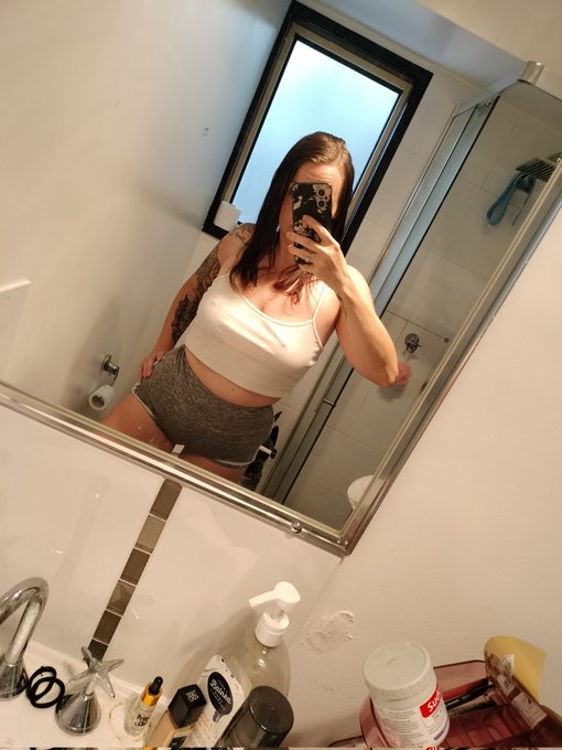 Retweet if you would hit me 🥵🥵🥵 https://t.co/4oNPFX5VhQ