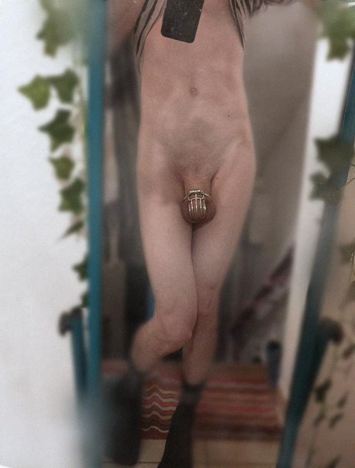 Outfit for today it's enough? Day 17 #locktober 2023 https://t.co/5uChnRwCaX<a href="/tag/locktober"class="tags">#locktober</a>