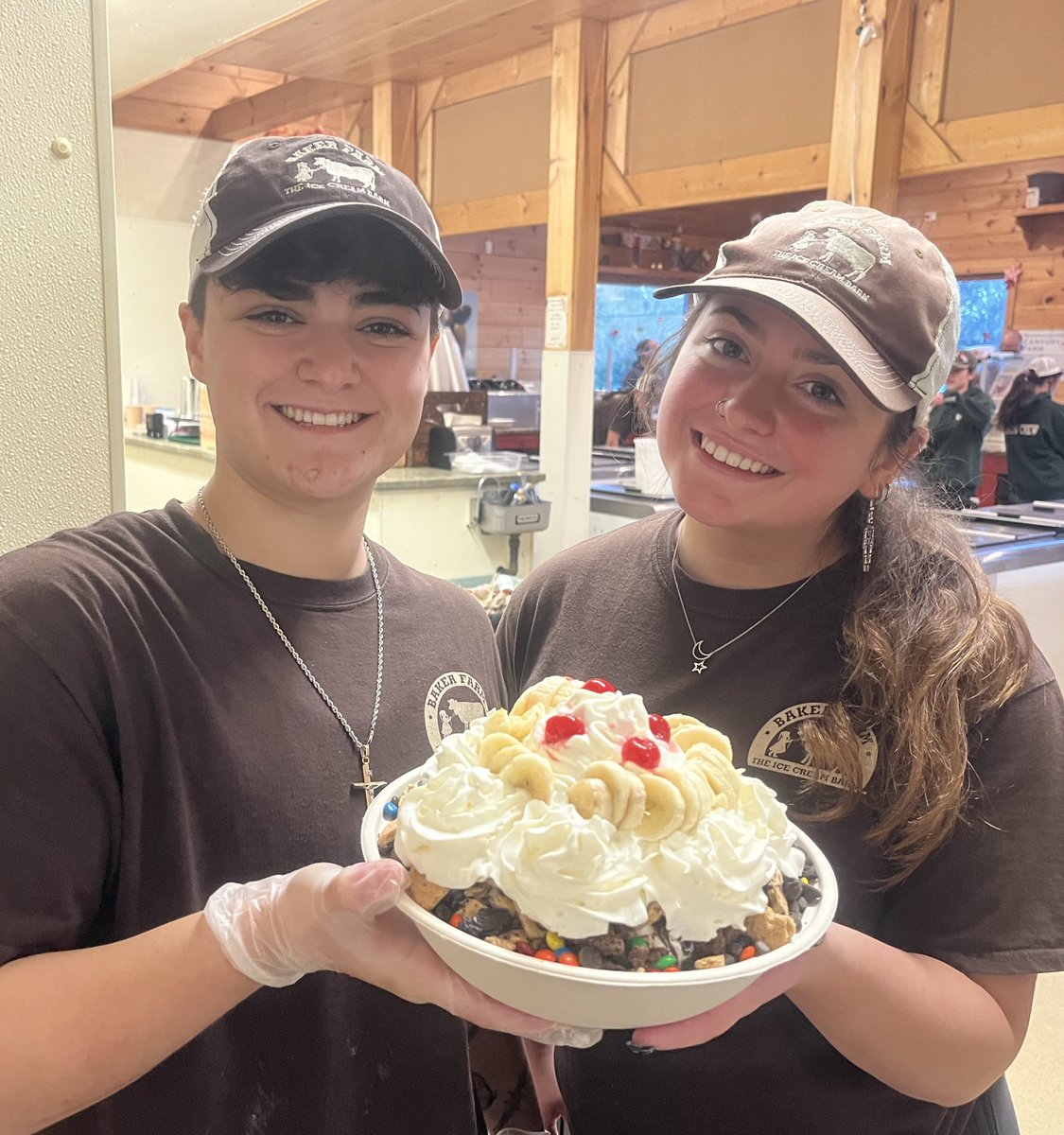 theicecreambarn's tweet photo. Back to back Bakers!! 🤤🤤🤤🤤🤤🤤🤤 #MegaSundae #TheBaker #Yessssss https://t.co/efnQsSfpT1