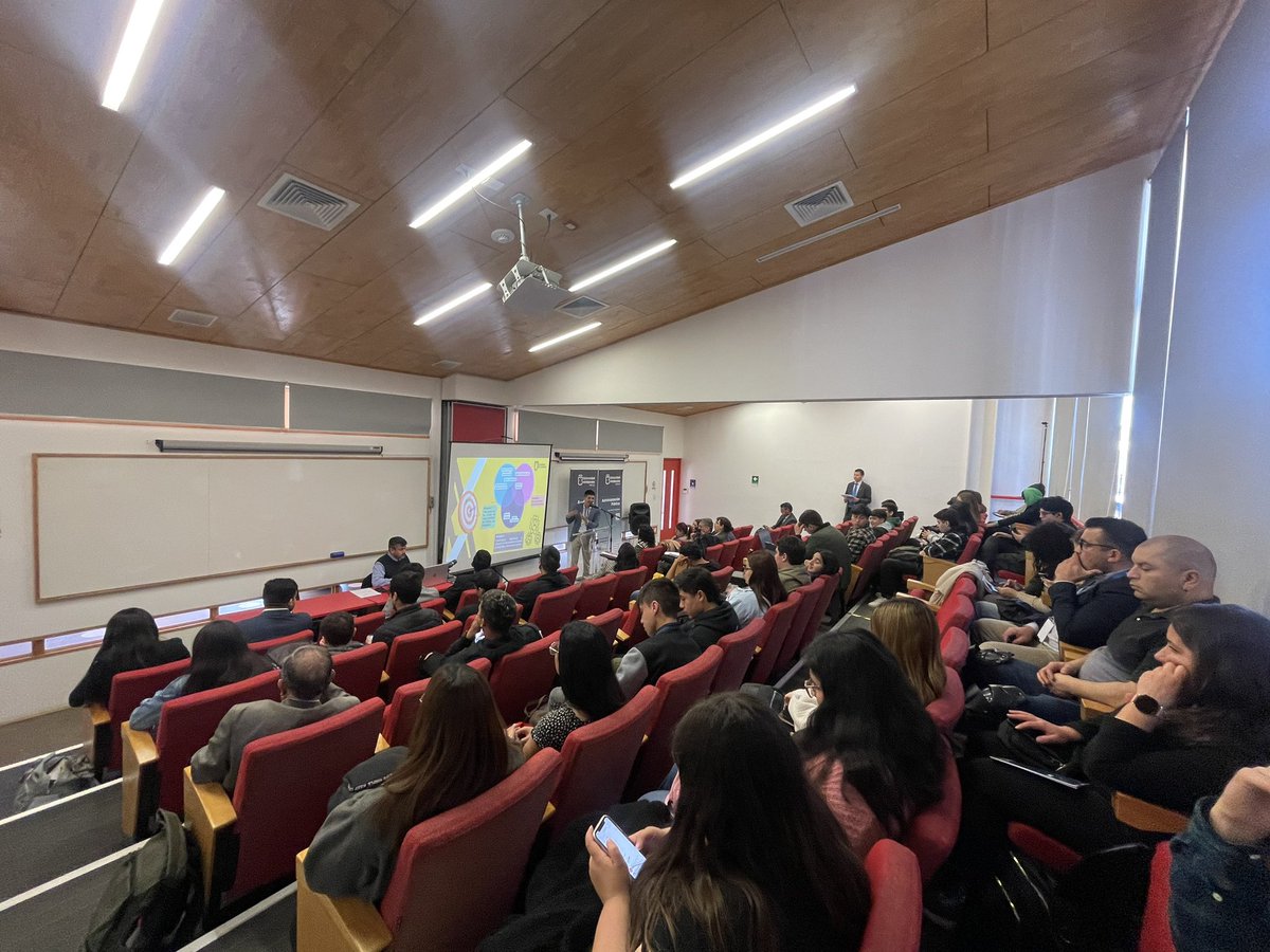 osggn's tweet photo. Participando de lo que fue el 2do congreso estudiantil anticorrupción representando a @apcp_udec. Exponiendo mi trabajo de pre grado junto a tremendas compañeras y compañeros ! Gran organización de la @AlianzaUNCAC  y @uvalpochile https://t.co/mrHQqOcxpM