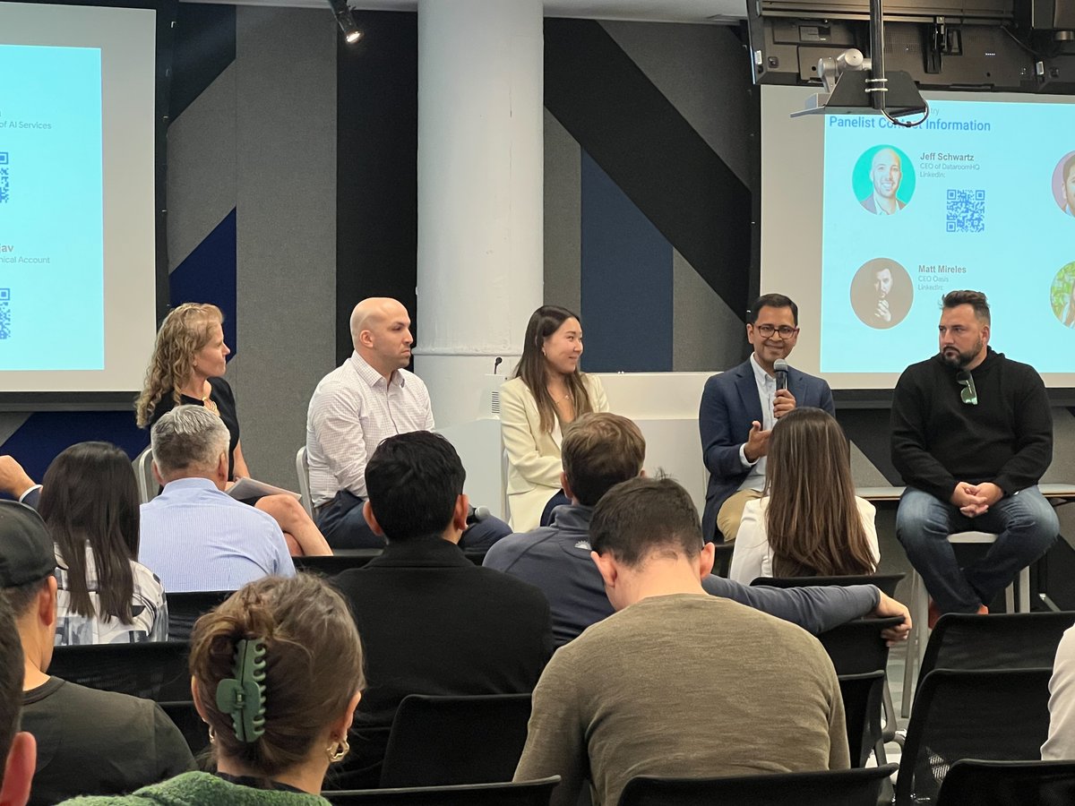 Sara Barek, of Oceans, coordinated an insightful discussion on the endless potentials of AI in Cloud Infrastructure, featuring opinion leaders from DataroomHQ’s Jeff Schwartz, Google’s Ashwin Mishra and Khulan Davaajav, and Oasis’ Matt Mireles. #NYTechWeek