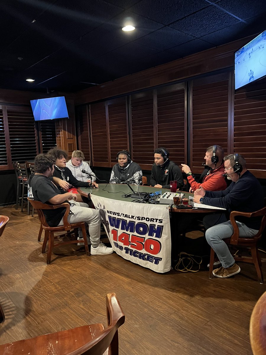 CoachCundy's tweet photo. Great to see the big boys getting some love on the show tonight!! 
#IHOP https://t.co/Y13ACdxGG4