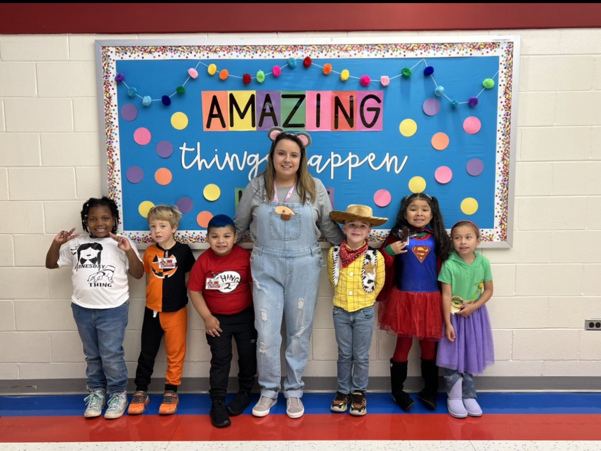 VictoriaPavon98's tweet photo. Happy book character day! 
#SCEBulldogs https://t.co/uRZjaBumc6