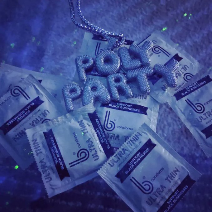 b condoms @ PolyParty just makes sense https://t.co/HbEbQPI3qL