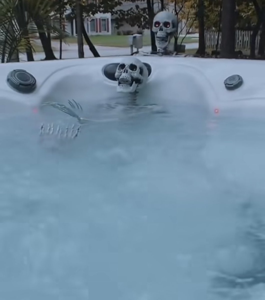 Who decorates their hottub?! 🩻

#hottub #hottubsupply #onlinehottubsupply