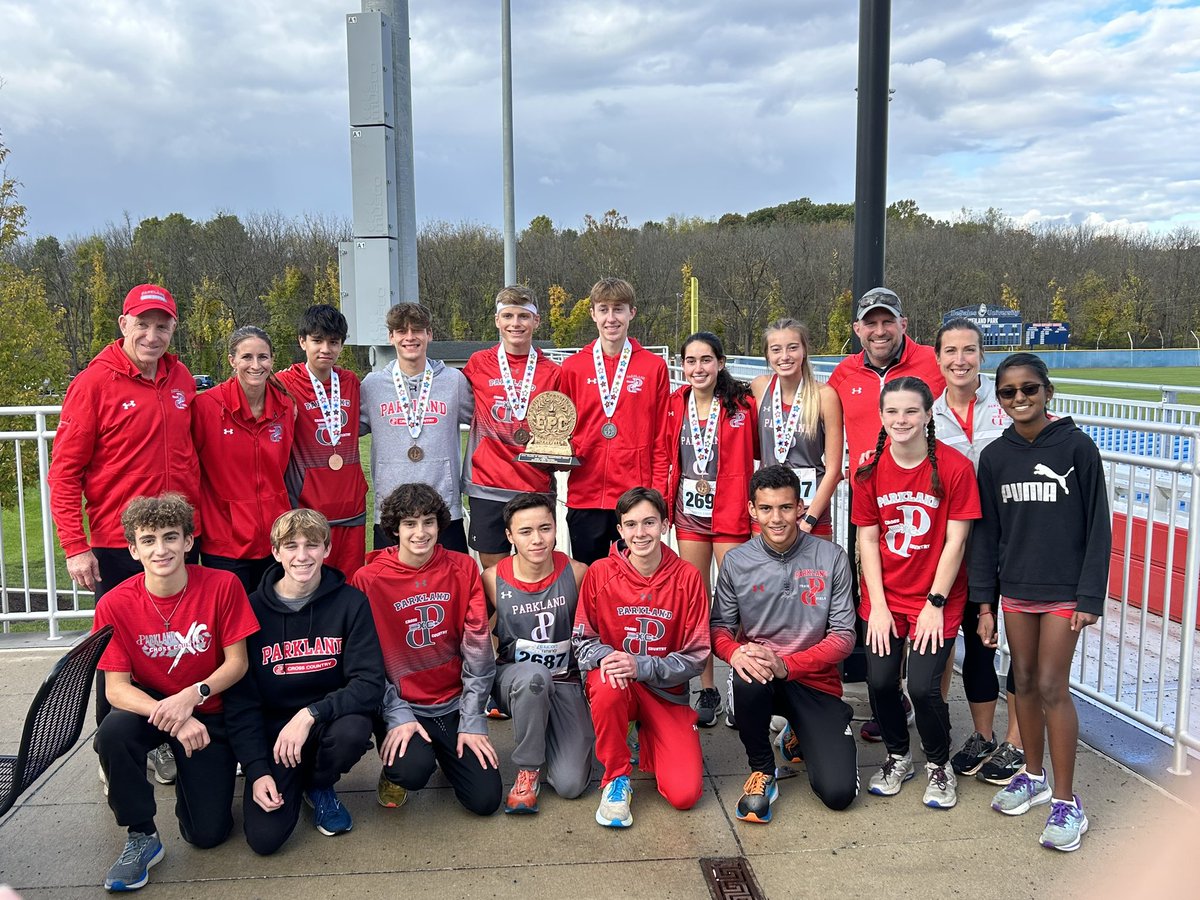 ParklandXC's tweet photo. EPC League Championship Day and the boys ROCKED it with a first place! 🥇 Girls finished 3rd and looked really 💪! 
Congratulations to our medal winners - Paul, Ethan, Colin, Jake, Lana, &amp; Gracie. So proud of all of you!
On to the next!!! #beFAST https://t.co/Wr08hHtAmq